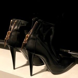 Giuseppe Zanotti leather ankle boots. Gently used. Size 7 fits like 6